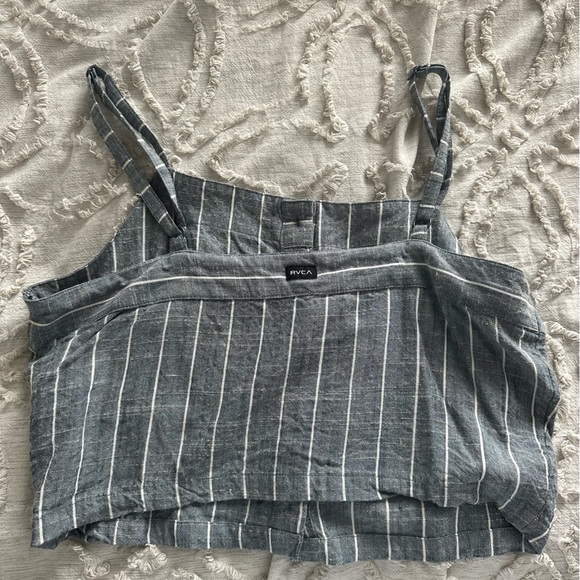 Flowy cropped sleeveless top - Picture 2 of 2